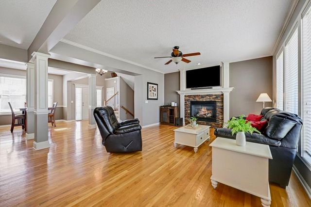 12132 S Redbud Lane, Olathe, KS 66061