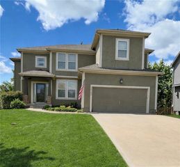 12132 S Redbud Lane, Olathe, KS 66061