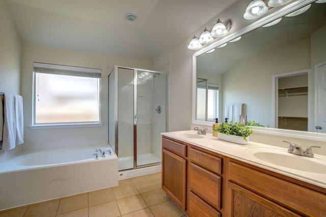 2011 Zavala, Forney, TX 75126
