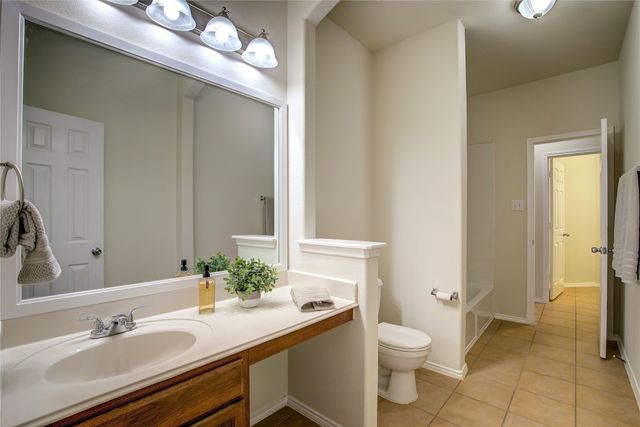 2011 Zavala, Forney, TX 75126