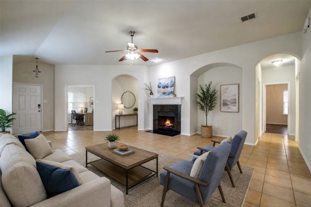 2011 Zavala, Forney, TX 75126