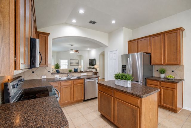 2011 Zavala, Forney, TX 75126