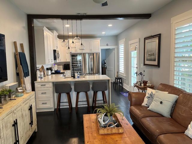 216 10TH AVENUE NE, St Petersburg, FL 33701