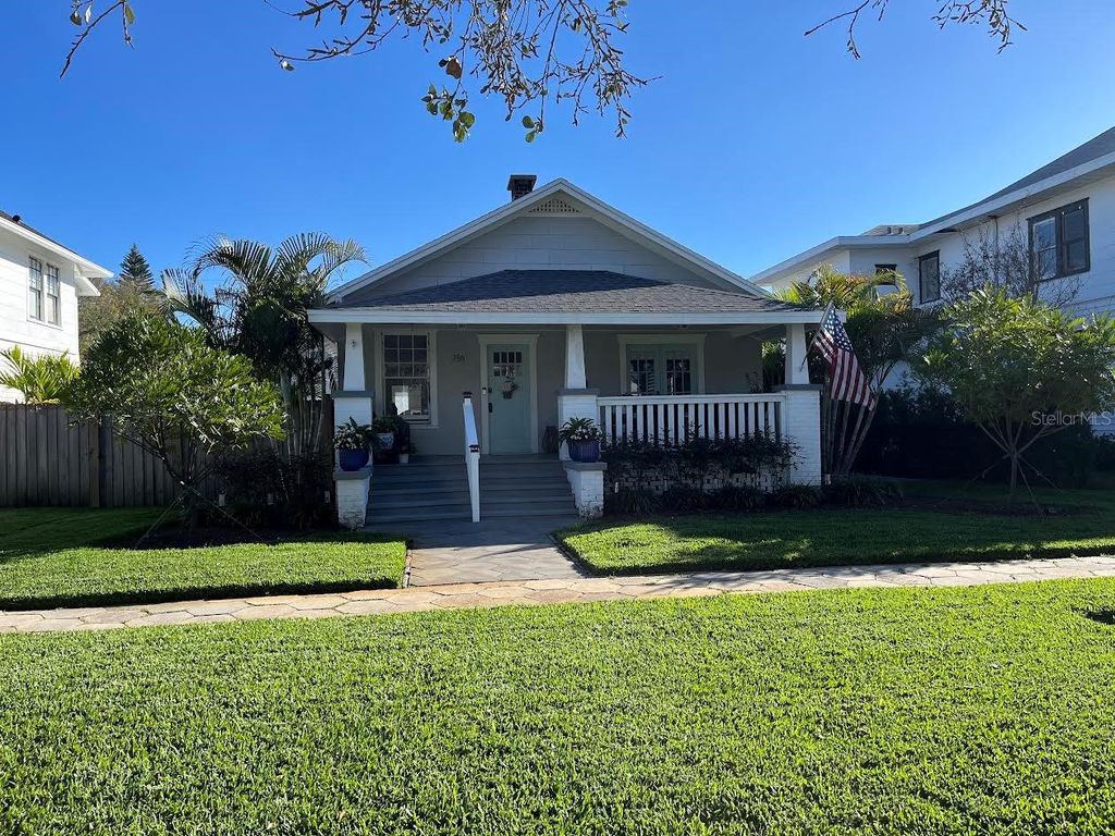 216 10TH AVENUE NE, St Petersburg, FL 33701