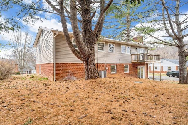 58 Lakeland CIR, Troutville, VA 24175