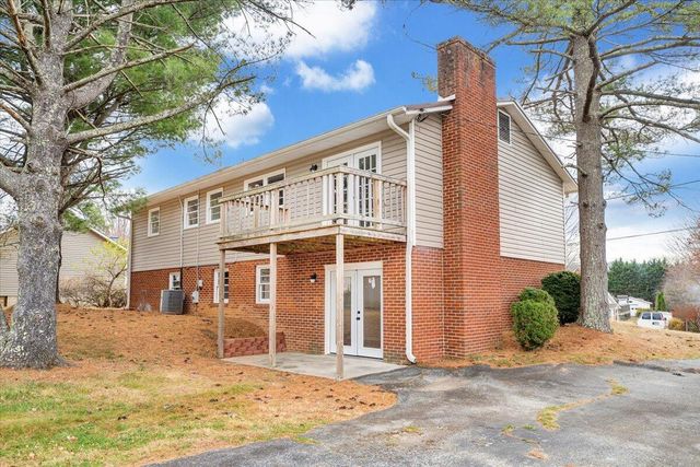 58 Lakeland CIR, Troutville, VA 24175