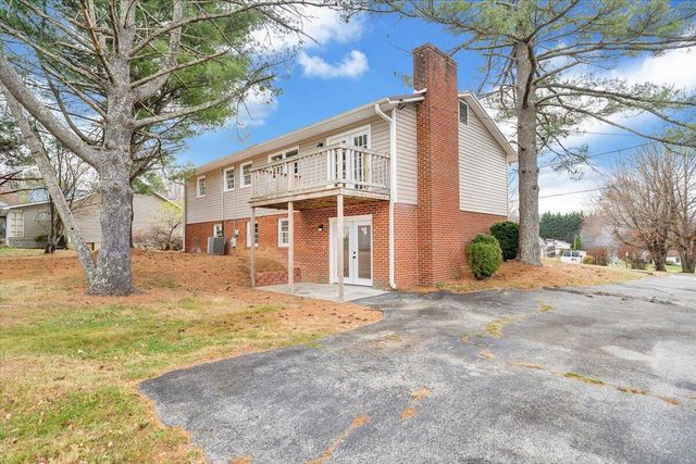 58 Lakeland CIR, Troutville, VA 24175