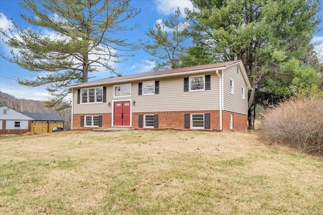 58 Lakeland CIR, Troutville, VA 24175