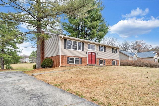 58 Lakeland CIR, Troutville, VA 24175