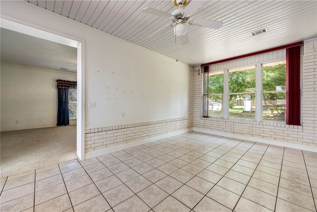 912 NW 9th Street, Bentonville, AR 72712