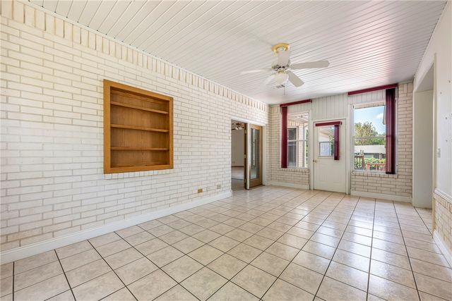 912 NW 9th Street, Bentonville, AR 72712