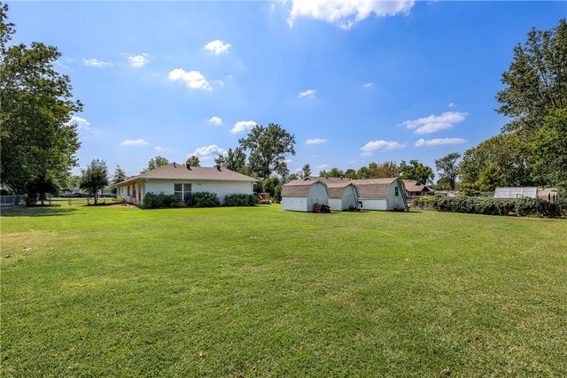 912 NW 9th Street, Bentonville, AR 72712