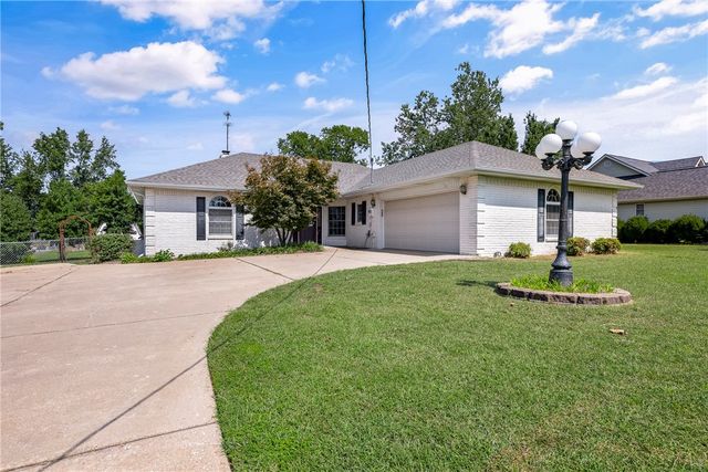 912 NW 9th Street, Bentonville, AR 72712