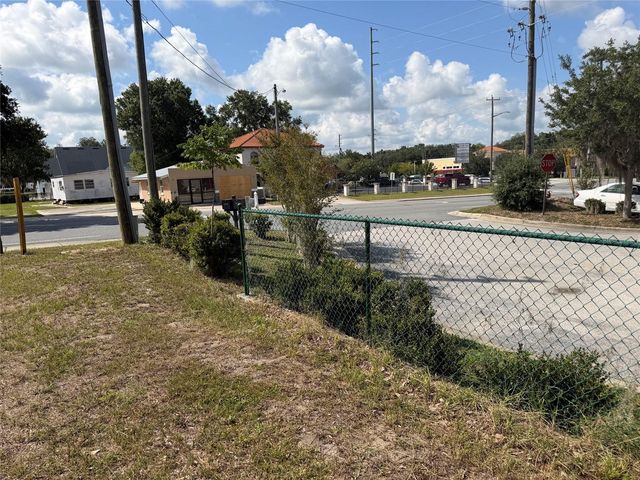 121 W LEMON STREET, Lady Lake, FL 32159