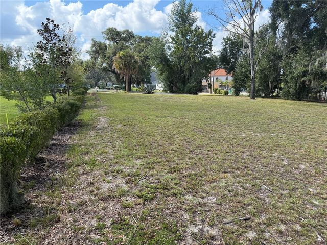121 W LEMON STREET, Lady Lake, FL 32159