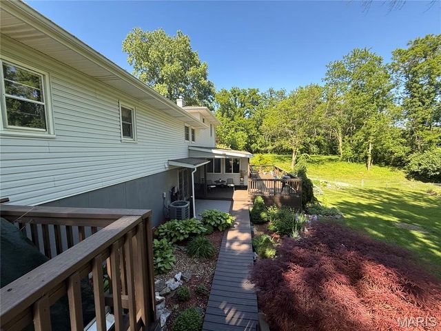 5419 Wenzel Road, Alton, IL 62002