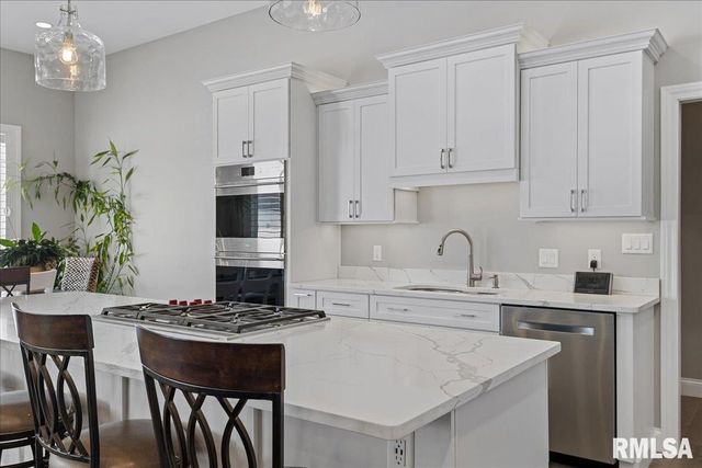 2813 RICHARDSON Drive, Springfield, IL 62711