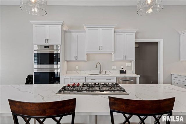 2813 RICHARDSON Drive, Springfield, IL 62711