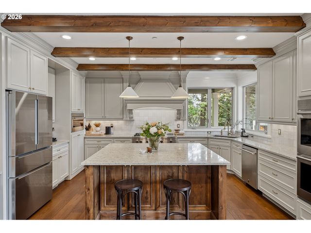 2605 LORINDA Ln, West Linn, OR 97068