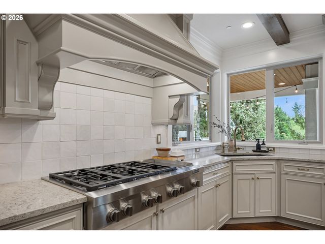 2605 LORINDA Ln, West Linn, OR 97068