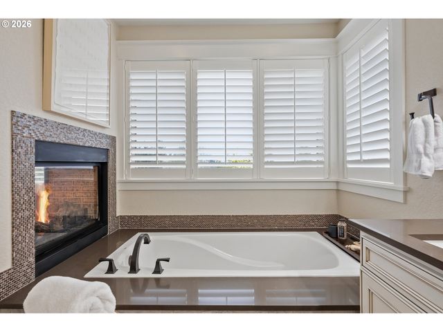 2605 LORINDA Ln, West Linn, OR 97068