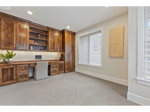 2605 LORINDA Ln, West Linn, OR 97068