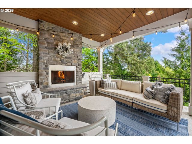 2605 LORINDA Ln, West Linn, OR 97068