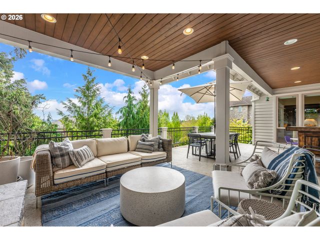 2605 LORINDA Ln, West Linn, OR 97068