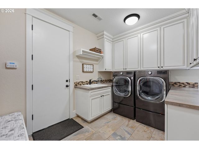 2605 LORINDA Ln, West Linn, OR 97068