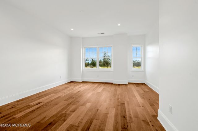 126 Eagle Way, Eatontown, NJ 07724