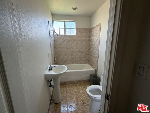 205 W Poplar Street, Compton, CA 90220