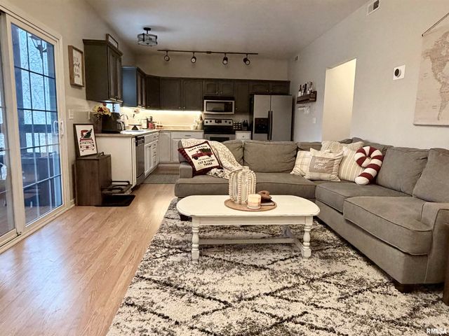 3445 W DORCHESTER Ridge D, Peoria, IL 61604