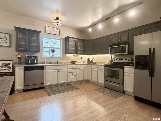 3445 W DORCHESTER Ridge D, Peoria, IL 61604