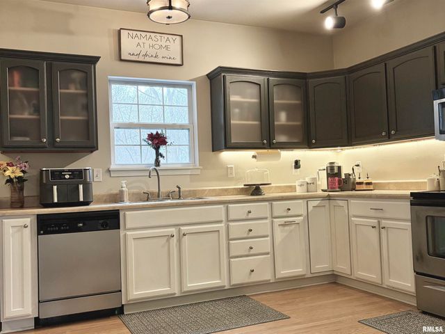 3445 W DORCHESTER Ridge D, Peoria, IL 61604