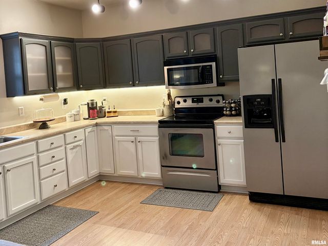 3445 W DORCHESTER Ridge D, Peoria, IL 61604