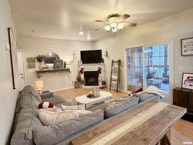 3445 W DORCHESTER Ridge D, Peoria, IL 61604