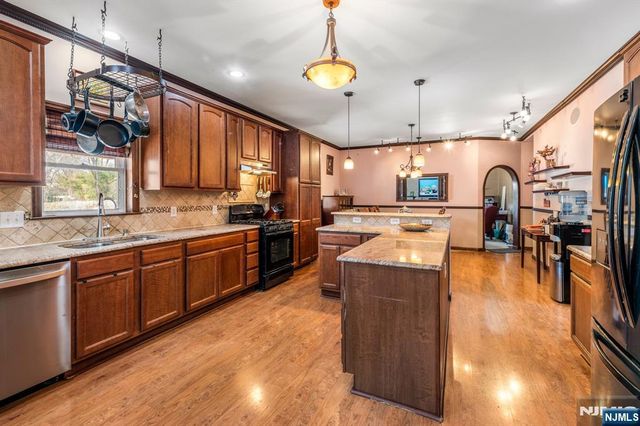 238 Park Avenue, Teaneck, NJ 07666