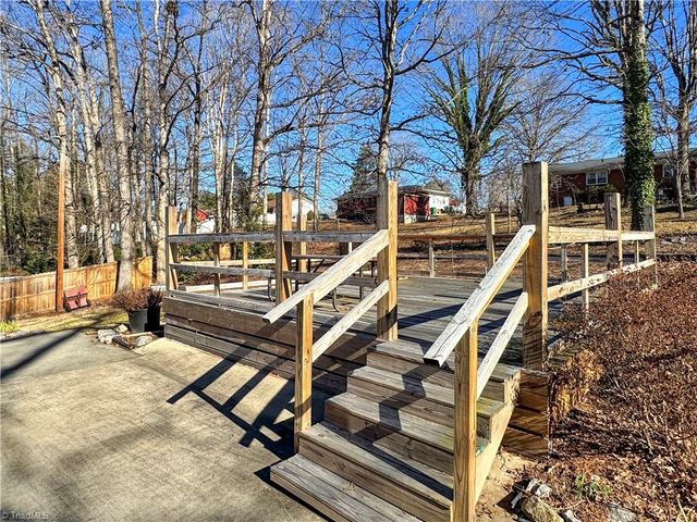 509 Valleybrook Drive, Jamestown, NC 27282