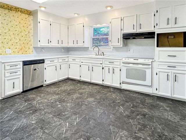 509 Valleybrook Drive, Jamestown, NC 27282