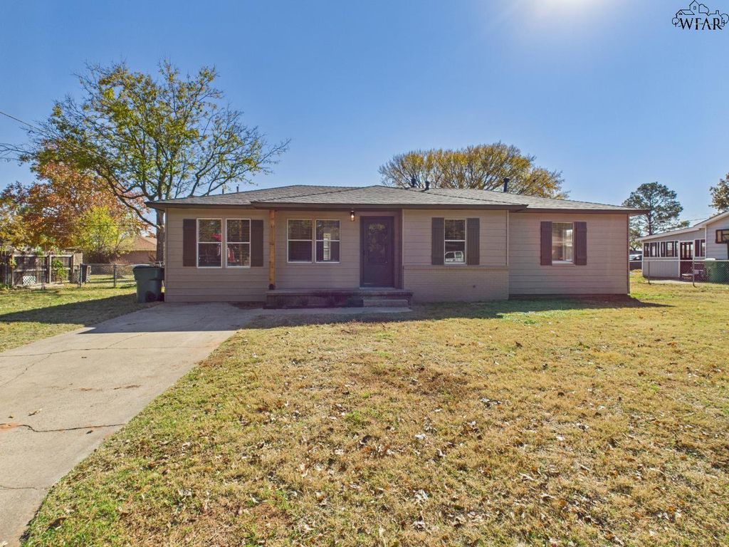 1009 ROSEBUD STREET, Burkburnett, TX 76354
