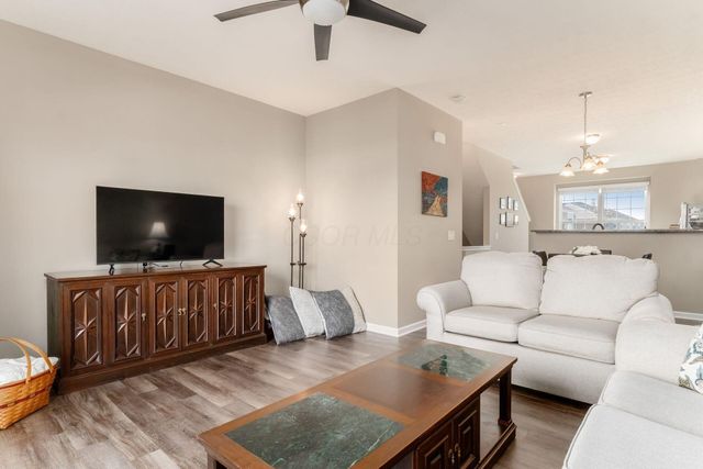 292 Autumn Ridge Circle, Pickerington, OH 43147