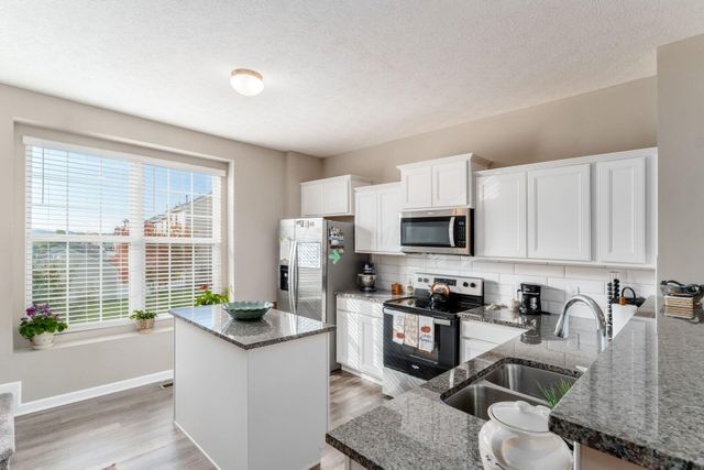 292 Autumn Ridge Circle, Pickerington, OH 43147