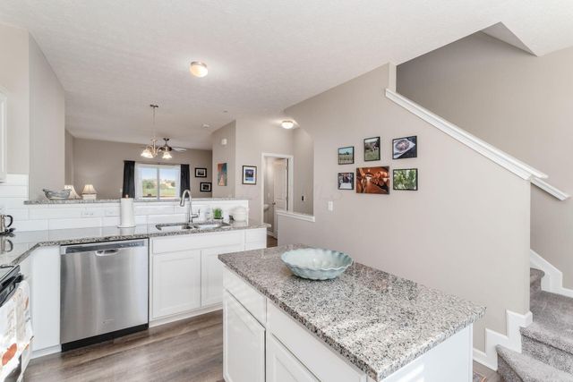 292 Autumn Ridge Circle, Pickerington, OH 43147