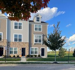 292 Autumn Ridge Circle, Pickerington, OH 43147