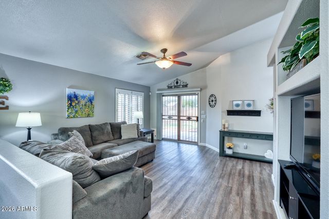 2206 E RUBY Lane, Phoenix, AZ 85024