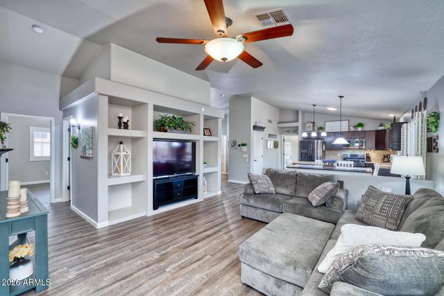 2206 E RUBY Lane, Phoenix, AZ 85024