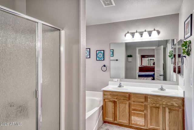 2206 E RUBY Lane, Phoenix, AZ 85024