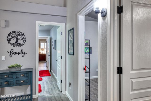 2206 E RUBY Lane, Phoenix, AZ 85024