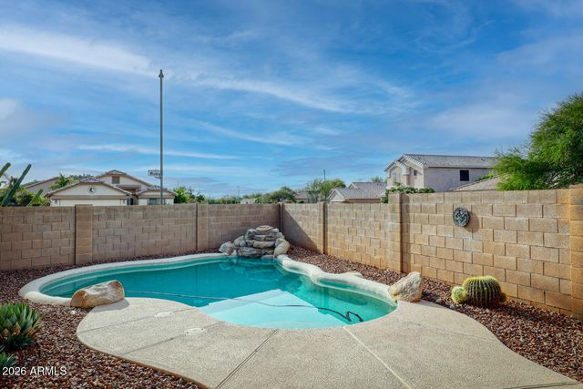 2206 E RUBY Lane, Phoenix, AZ 85024