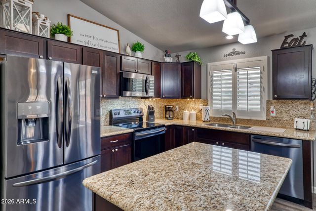 2206 E RUBY Lane, Phoenix, AZ 85024